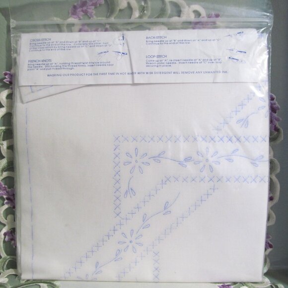 Jack Dempsey Needle Art White Quilt Blocks Lazy Daisy One Set of Six 18 X 18 NEW - Picture 9 of 11